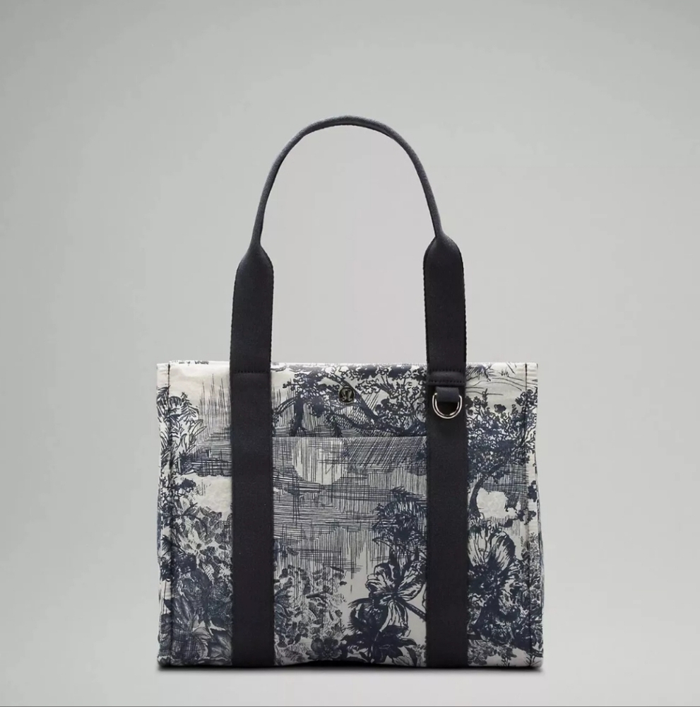 Lululemon Boxy Tote Bag 10L Sketch Toile Turtledove Obsidian print NWT - Picture 3 of 6